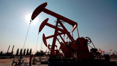 Las reservas de gasolina en tanto, cayeron en 4,8 mb, muy por encima de los 1,4 mb esperados por el mercado. Fotografía: EFE