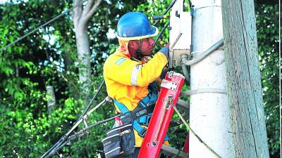 Desde agosto de 2016 el sistema de distribución de la ENEE fue traspasado al consorcio honduro-colombiano EEH.