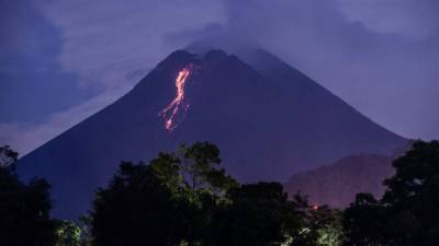 Indonesia tiene 130 volcanes activos y uno de los más peligrosos es el Merapi. Foto AFP