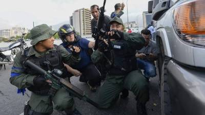 Un grupo de militares se sublevó contra Maduro en una base aérea en Caracas./AFP.