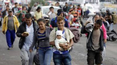 Varios miembros de la caravana migrante consideran quedarse en México ante las amenazas de Trump./AFP.