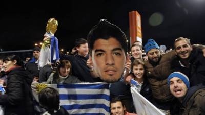 Por las redes sociales se habían organizado eventos tanto para ir a esperar a Luis Suárez al aeropuerto.