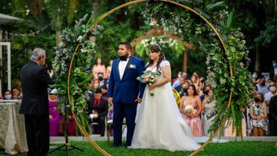 Esposos. Fernando Castillo y Candy Pineda durante su enlace nupcial.