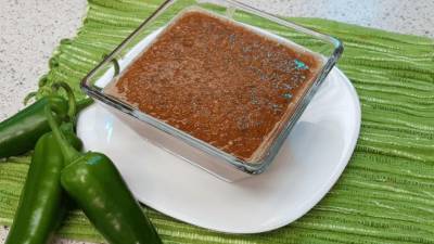 Esta delicia elaborada a base de tomate, ajo, cebolla y chiles es una receta de colección que todos debemos tener en casa, la cual le dará un exquisito toque final a tus platillos.