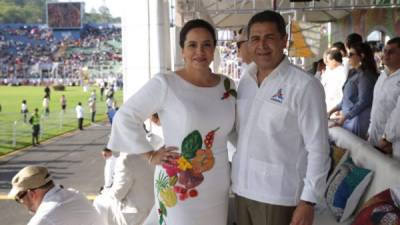 Juan Orlando Hernández y Ana de Hernández