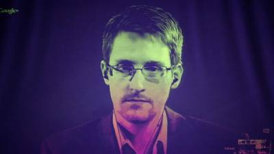 Snowden aseguró que no utiliza IPhones para evitar el espionaje a través de su celular.