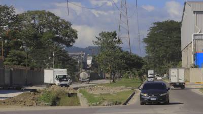 La gerencia de Ambiente tiene un gran reto en sus manos, hay muchas medianas sucias. Fotos: Melvin Cubas.