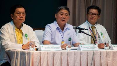 'Los ocho están en buen estado, no tienen fiebre', anunció ante la prensa Jesada Chokedamrongsuk, secretario permanente del Ministerio de Salud Pública, desde el hospital Chiang Rai.