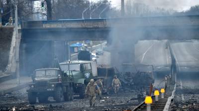 Rusia inició a bombardear la capital ucraniana este martes y se espera que los ataques continúen durante la noche.