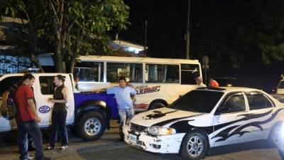 Los pasajeros del bus solo se llevaron el susto.