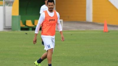 Espinoza durante los entrenamientos realizados este día en el estadio Carlos Miranda.