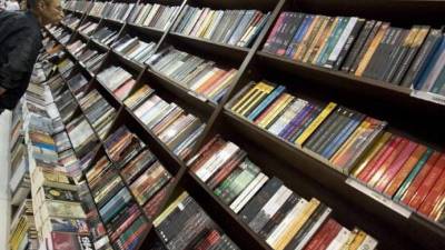 La Cámara Peruana del Libro (CPL), organizadora de la cita, reveló que España, Colombia y Chile también tendrán un destacable número de escritores presentes en la FIL de 2017, cuya meta es congregar a más de 500.000 visitantes durante los 17 días que estará abierta la feria, del 21 de julio al 6 de agosto.