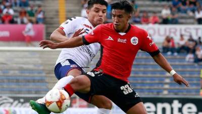 Michael Chirinos fue un peligro para la defensa de Veracruz. FOTO EFE.