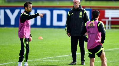 Del Bosque, con Fábregas en el entrenamiento del sábado.