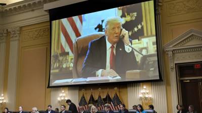 Los congresistas acusan a Trump de conspirar para anular el resultado de las elecciones el 6 de enero.