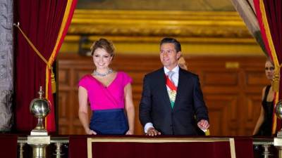 La primera dama de México, Angélica Rivera, en compañía de su esposo, el presidente Enrique Peña Nieto.