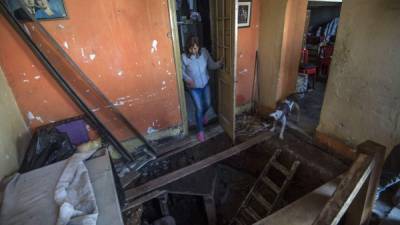 La vecina de Raquel Santiago estaba convencida de que encontraría oro.// AFP FOTO/ Ernesto BENAVIDES