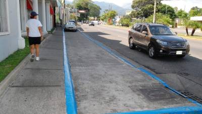 Las áreas con bordillos en azul pueden ser utilizadas en San Pedro Sula para estacionar el vehículo pero no por tiempo prolongado.