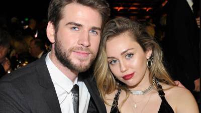 Liam Hemsworth y Miley Cyrus en una foto de archivo.