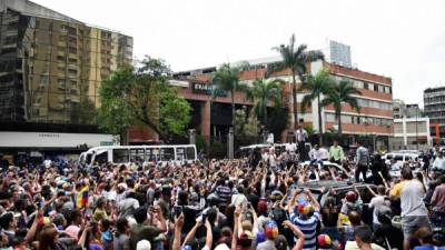 Guaidó lideró las manifestaciones en Caracas contra el régimen de Maduro tras seis de apagón en Venezuela./AFP.