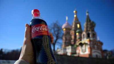 La multinacional Coca Cola dijo en un comunicado que “seguirá evaluando la situación y el curso de los acontecimientos” en Ucrania.