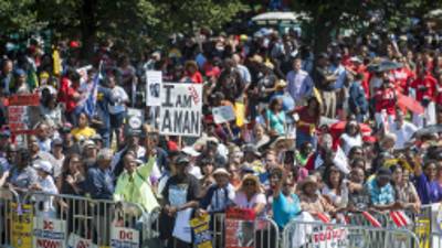 Una multitud se hizo presente en el monumento Abraham Lincoln.
