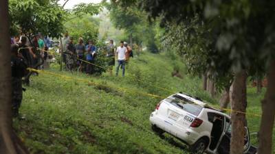 Juan Ramón López conducía un carro marca Pontiac, tipo Vibe, con placas AAT 6357.