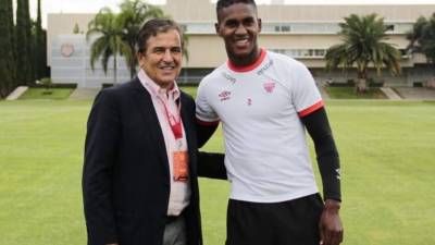 La imagen que compartió el Necaxa en donde aparece Pinto y Beckeles.