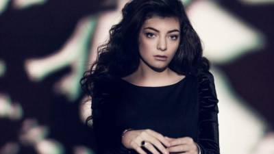 El 7 de noviembre, Lorde cumplió 18 años de edad.