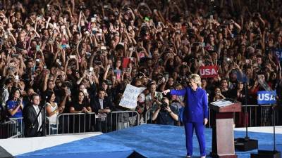 La candidata demócrata lleva la ventaja en las votaciones tempranas.