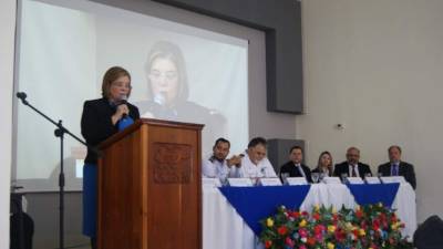 Las autoridades de la Ucenm junto con representantes de la Marina Mercante durante el anuncio de la nueva carrera.