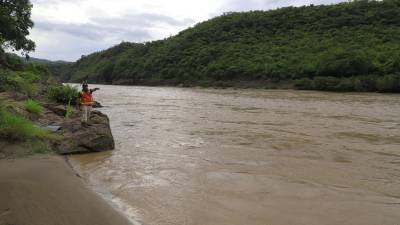 Fotografía de archivo muestra el nivel del cauce del río Ulúa, en Santa Bárbara (Honduras).
