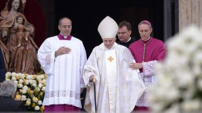 El papa emérito Benedicto XVI a su llegada a la plaza de San Pedro.