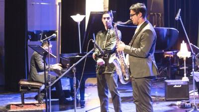 La banda de Tegucigalpa toca esta noche por primera vez en la ciudad industrial su formato de Big Band en compañía del pianista japonés Shota Lee.