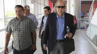 John Biehl en el aeropuerto internacional Toncontín.