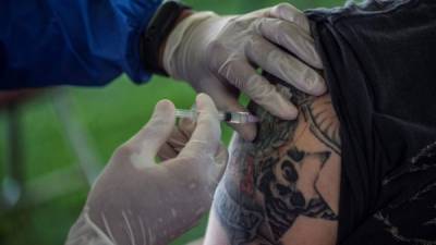 Los brotes en vacunados son altamente contagiosos, según un nuevo análisis de un brote en Provincetown, Massachusetts.//AFP.