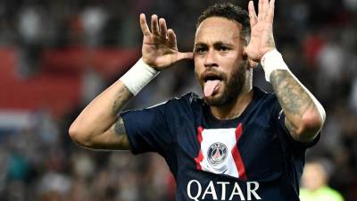 Neymar festejando uno de sus dos goles.