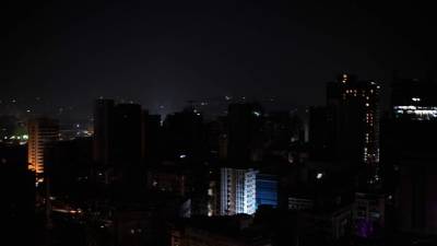 Los masivos apagones que se iniciaron el 7 de marzo y continúan de forma intermitente, colapsan además el suministro de agua, el transporte y los servicios de telefonía e internet.