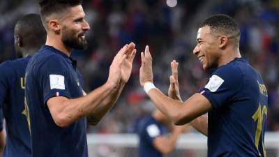 Oliver Giroud y Kylian Mbappé forman una gran dupla en el ataque de Francia.