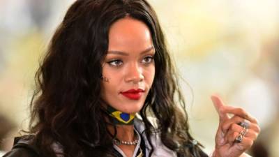 Rihanna siempre causa revuelo por su estilo excéntrico. Foto: AFP.