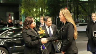 El mandatario y su esposa fueron recibidos por autoridades del Gobierno de Alemania.