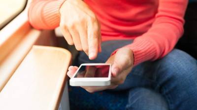 Las apps bancarias permiten que los usuarios realicen trámites de forma rápida y segura.