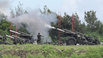 Taiwán realizó ejercicios militares con fuego real luego de que China extendiera sus maniobras por dos días más.