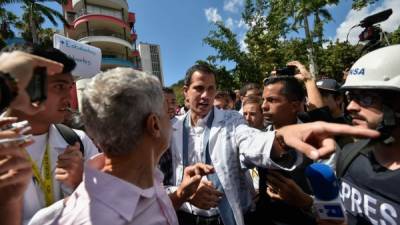 El presidente interino de Venezuela, Juan Guaidó, encabezó este miércoles una masiva protesta en Caracas para reclamar el 'cese de la usurpación' que, dice, hace Nicolás Maduro de la Presidencia.