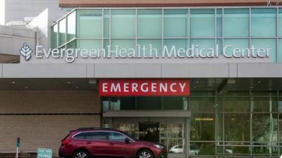 Una vista exterior del EvergreenHealth Medical Center donde una persona murió por el coronavirus, en Kirkland, Washington, EE. UU., El 01 de marzo de 2020. El gobernador Jay Inslee del estado de Washington declaró el estado de emergencia en respuesta a la primera fatalidad de la nación por el coronavirus COVID-19 y El creciente número de casos. Indicó a las agencias estatales que usen todos los recursos necesarios para prepararse y responder al brote. EFE / EPA / CHONA KASINGER