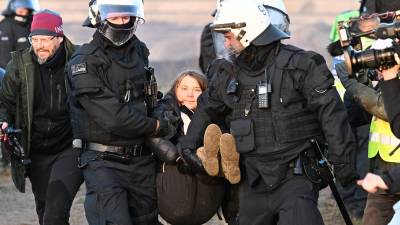 La joven ecologista fue detenida por las fuerzas de seguridad cerca del pueblo alemán de Lützerath.