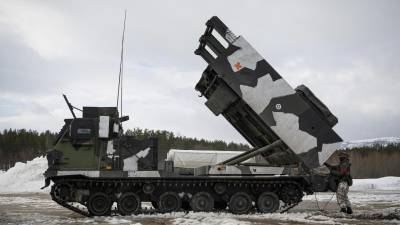 El sistema de lanzamientos de cohetes MLRS M270, es un armamento muy móvil, con un alcance de hasta 300 km.