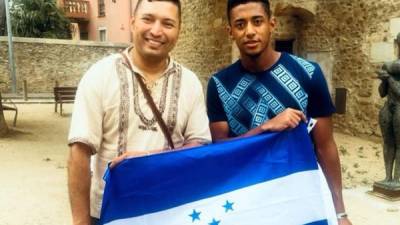 Antony 'Choco' Lozano celebró en los desfiles en Girona por la Independencia de Honduras.