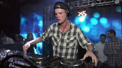 Avicii compuso el tema de la nueva campaña internacional de la marca de refrescos Coca-Cola, Taste The Feeling, firmada junto al cantante australiano Conrad Sewell.