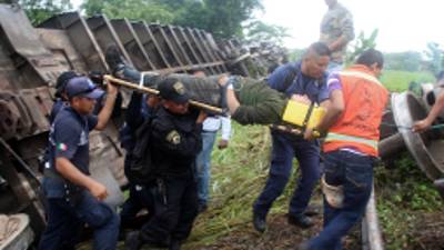 Hasta ayer, las autoridades confirmaban un total de 35 heridos que fueron llevados a hospitales de Tabasco y Veracruz, 16 de ellos en condición considerada grave.